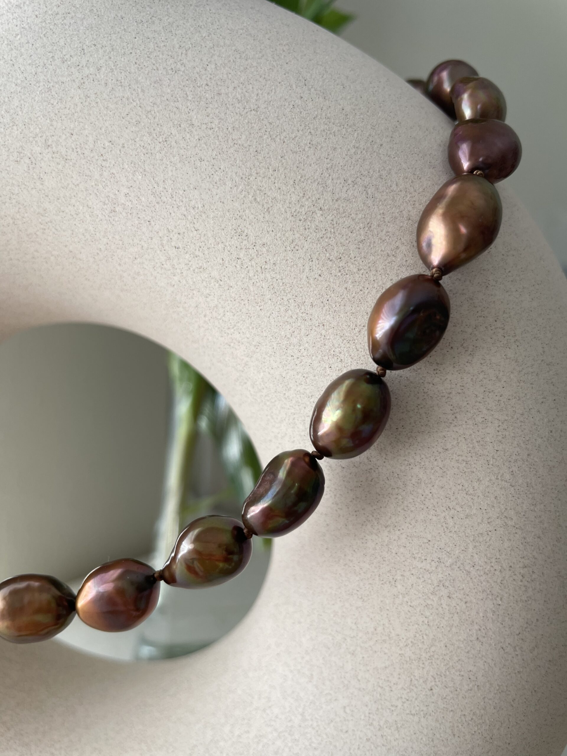 Chocolate Baroque pearl necklace - Image 3