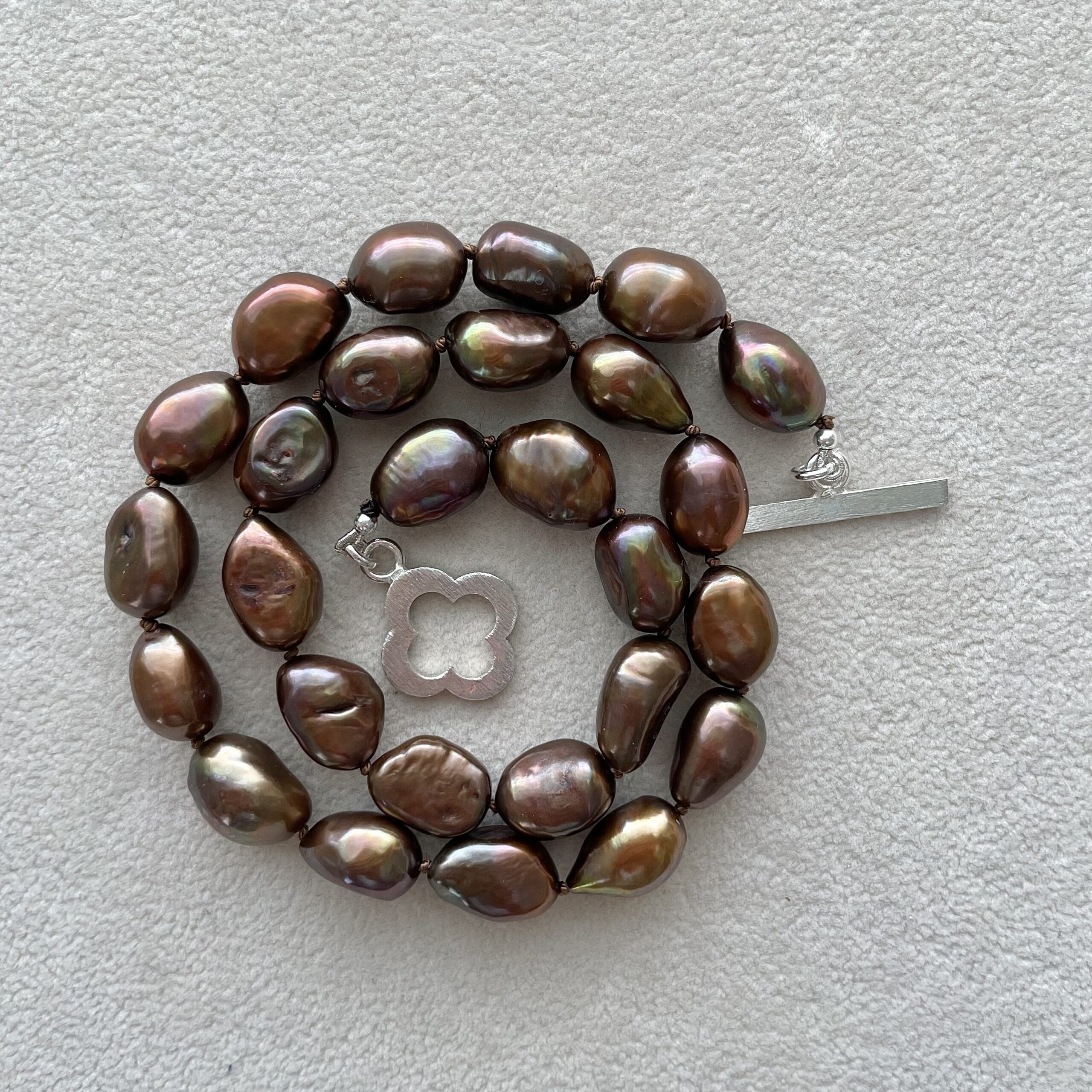 Chocolate Baroque pearl necklace - Image 5